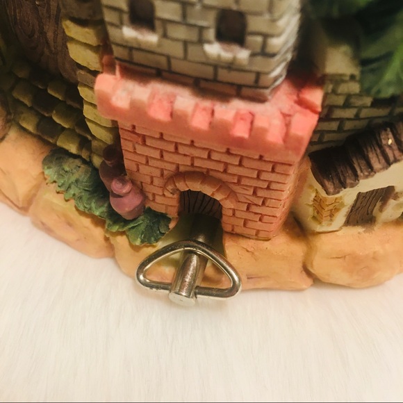 Collectible Musical Water Globe - Picture 4 of 11